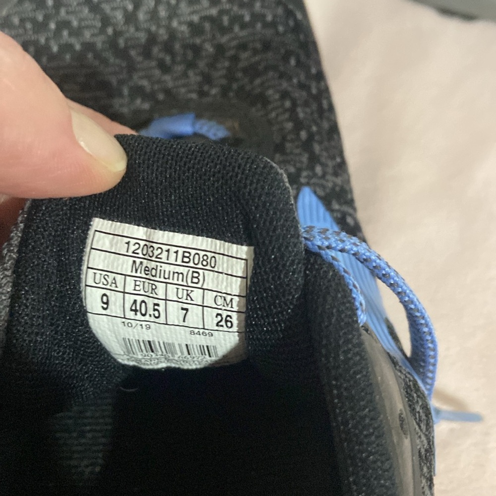 BrooksDivide sneaker size 9 - Picture 2 of 5